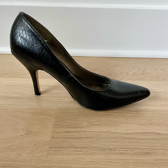 Rampage Black Stiletto Embossed Snakeskin Pumps -size 8 - Picture 4 of 8